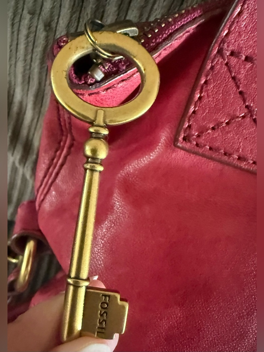 Large Fossil Maroon Leather Shoulder Bag Purse with Front Pockets and Key Fob - Picture 8 of 14